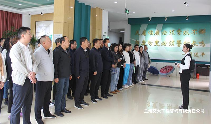 西寧行車公寓項(xiàng)目開展“堅(jiān)守廉潔初心共建清風(fēng)正氣”廉潔共建主題黨日活動(dòng)1-1.jpg